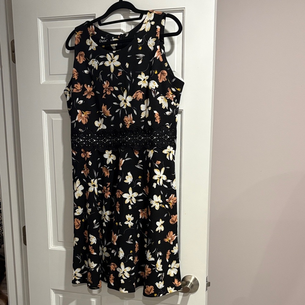 Chic Black Floral Midi Dress